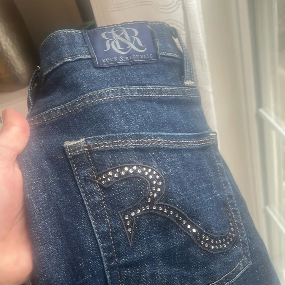 Rock & Republic dark bootcut slimming size 8 jeans clean cut sparkle rhinestone